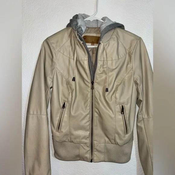 cream/beige faux leather jacket with grey hood S - Picture 2 of 6